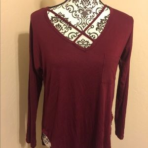 Criss cross neck pocket Tee